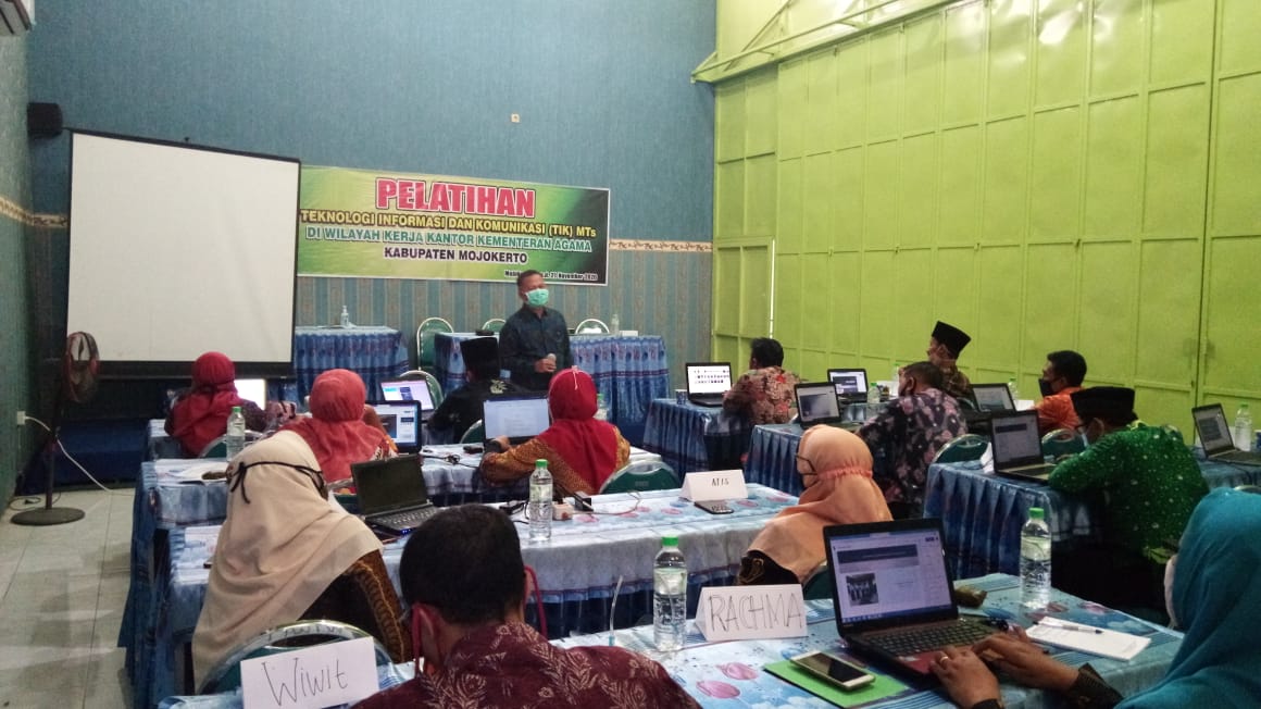 Berikan Materi di Hadapan Guru MTs, Kepala BDK Surabaya Sampaikan 4 Komptensi yang Harus Dimiliki Guru